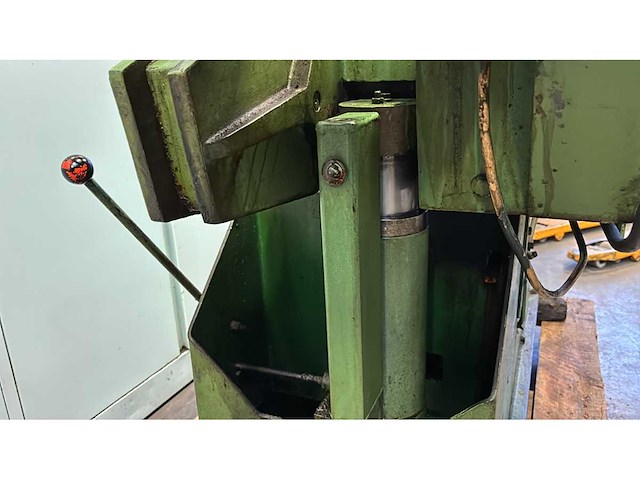 Kasto - 210 - beugelzaagmachine - afbeelding 7 van  7