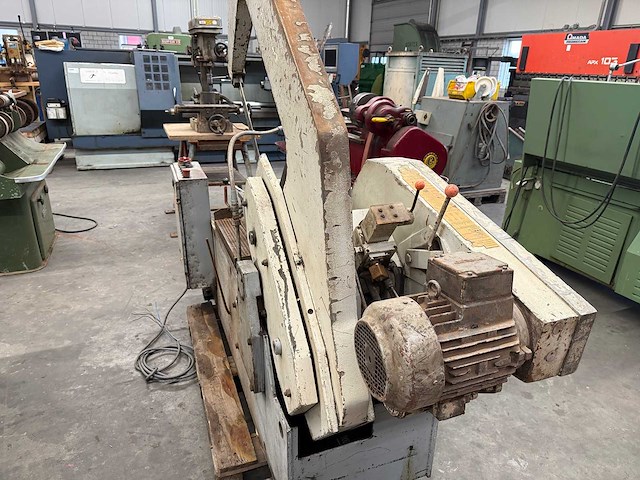 Kasto - 450 - beugelzaagmachine - afbeelding 6 van  8