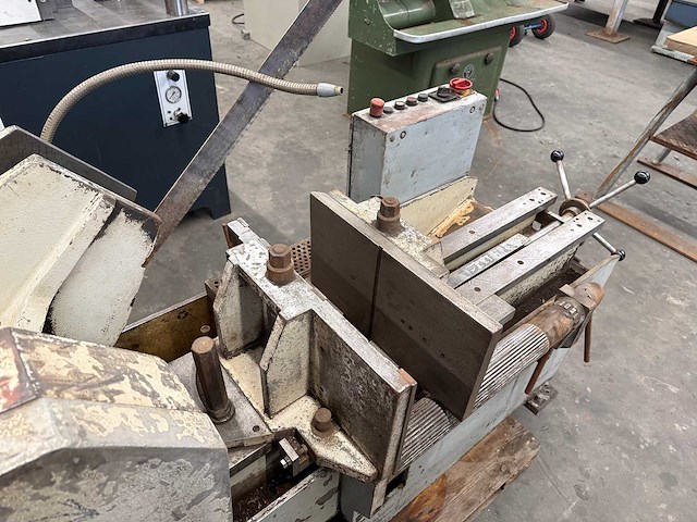 Kasto - 450 - beugelzaagmachine - afbeelding 8 van  8