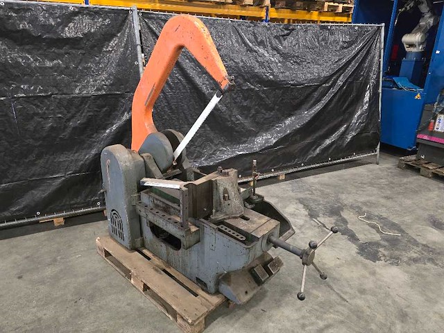Kasto - beugelzaagmachine - afbeelding 1 van  10