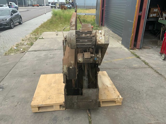Kasto v2523 beugelzaagmachine - afbeelding 12 van  19