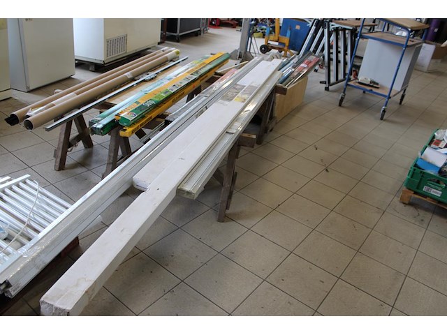 Kastschuifrailsystemen in diverse maten en uitvoeringen. 4 stuks. - afbeelding 1 van  3