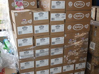 Katja biggetjes en yoghurt gums op pallet. ca. 140 dozen a 22 zakjes. tht 7/8-25.