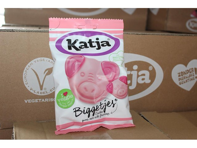 Katja biggetjes en yoghurt gums op pallet. ca. 140 dozen a 22 zakjes. tht 7/8-25. - afbeelding 3 van  5