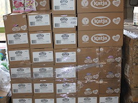 Katja biggetjes en yoghurt gums op pallet. ca. 140 dozen a 22 zakjes. tht 7/8-25. - afbeelding 5 van  5