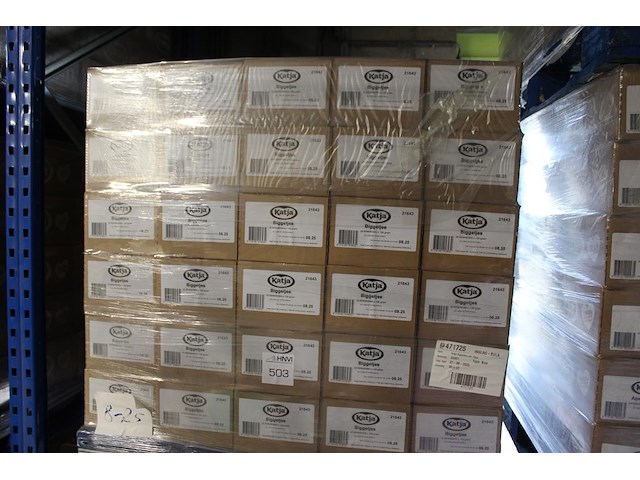Katja biggetjes op pallet. 90 dozen a 22 zakjes. tht 8-25. - afbeelding 1 van  2