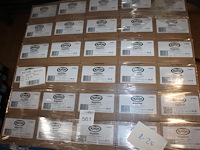 Katja biggetjes op pallet. 90 dozen a 22 zakjes. tht 8-25. - afbeelding 1 van  2