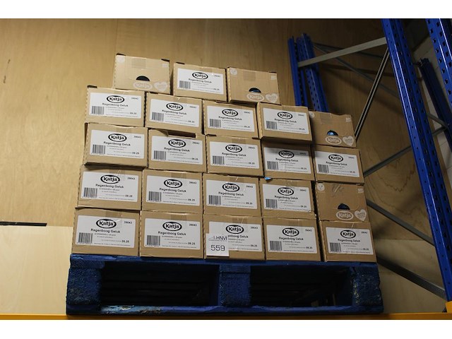 Katja regenboog geluk op pallet. 65 dozen a 22 zakjes. tht 9-25. - afbeelding 1 van  2