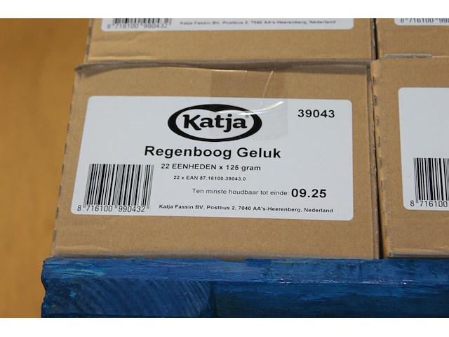 Katja regenboog geluk op pallet. 65 dozen a 22 zakjes. tht 9-25. - afbeelding 2 van  2