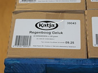 Katja regenboog geluk op pallet. 65 dozen a 22 zakjes. tht 9-25. - afbeelding 2 van  2