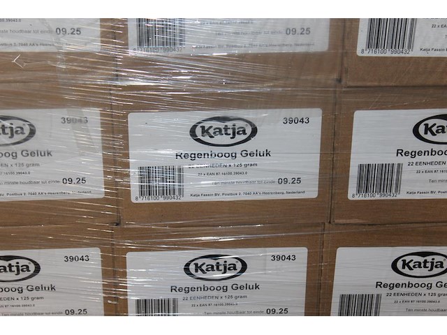 Katja regenboog geluk op pallet. 75 dozen a 22 zakjes. tht 9-25. - afbeelding 2 van  2