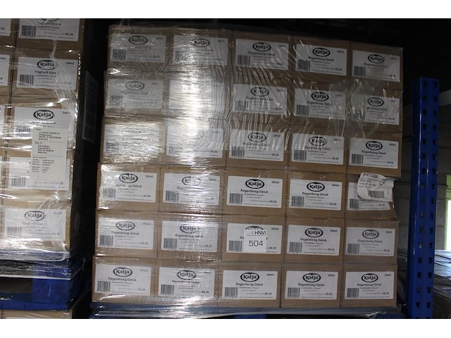 Katja regenboog geluk op pallet. 90 dozen a 22 zakjes. tht 9-25. - afbeelding 1 van  2