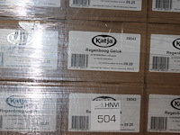 Katja regenboog geluk op pallet. 90 dozen a 22 zakjes. tht 9-25. - afbeelding 2 van  2