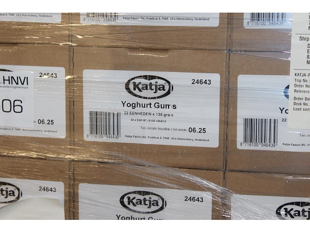 Katja yoghurt gums op pallet. 90 dozen a 22 zakjes. tht 6-25. - afbeelding 2 van  2