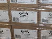 Katja yoghurt gums op pallet. 90 dozen a 22 zakjes. tht 7-25. - afbeelding 2 van  2