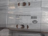 Katja zure matten regenboog op pallet. 180 dozen a 15 zakjes. tht 10-25. - afbeelding 3 van  3