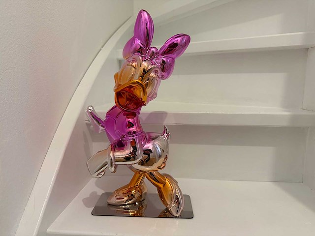 Katrien duck sculptuur - afbeelding 2 van  4