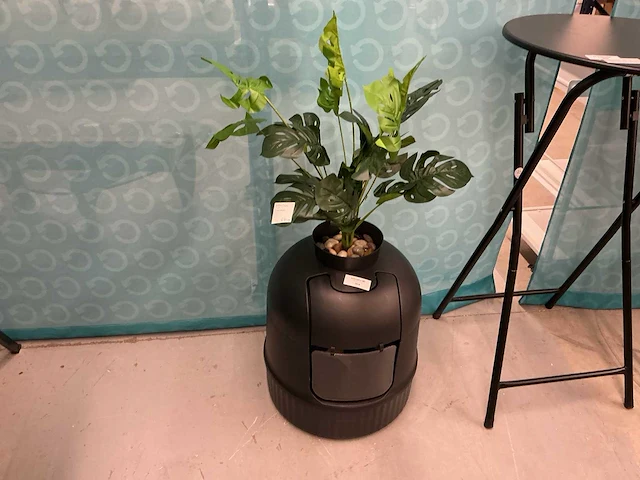 Kattenbak met kunstplant - afbeelding 1 van  4