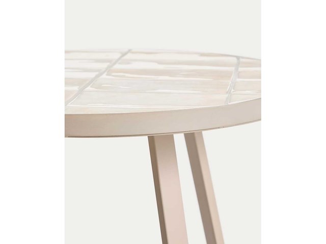 Kave home - tella - ronde tuintafel van gegalvaniseerd staal en beige tegels ø45 cm - afbeelding 4 van  4