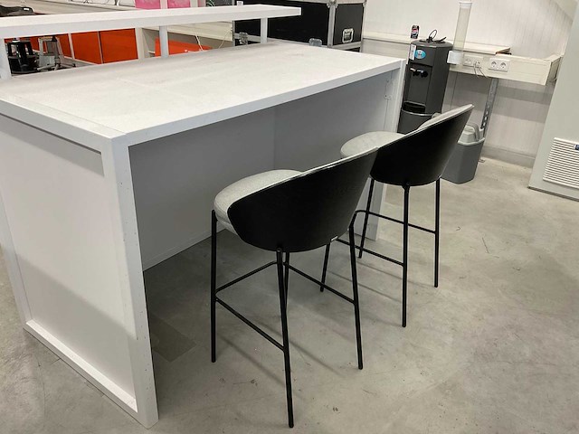 Kave home bartafel met krukken - afbeelding 1 van  1