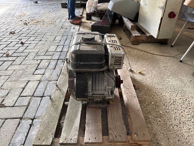 Kawasaki - fe250 - benzinemotor - afbeelding 2 van  9