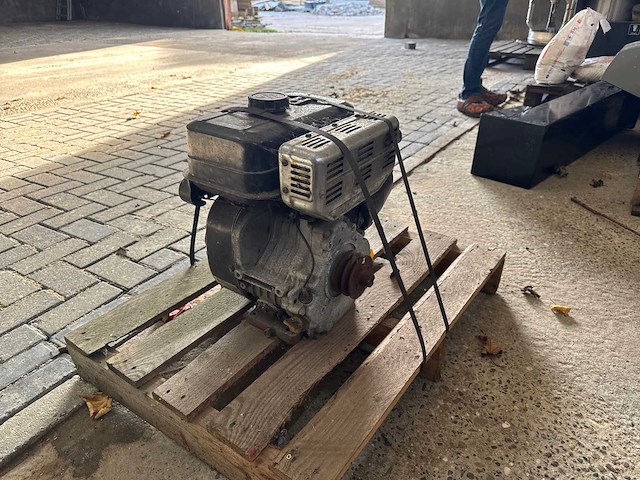 Kawasaki - fe250 - benzinemotor - afbeelding 3 van  9