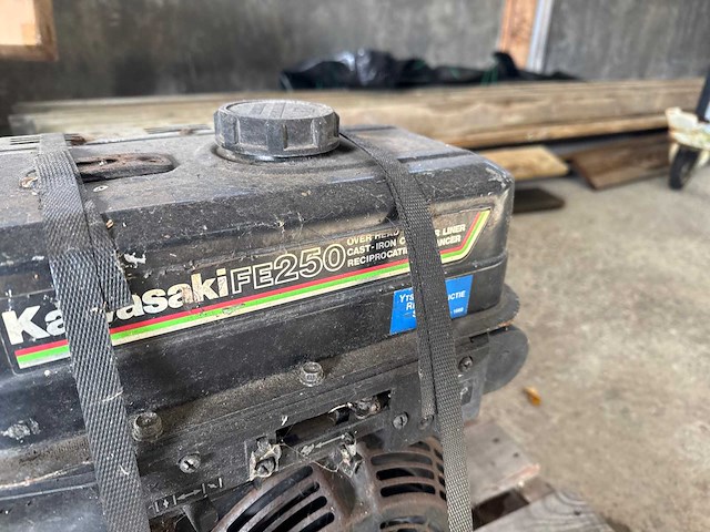 Kawasaki - fe250 - benzinemotor - afbeelding 7 van  9