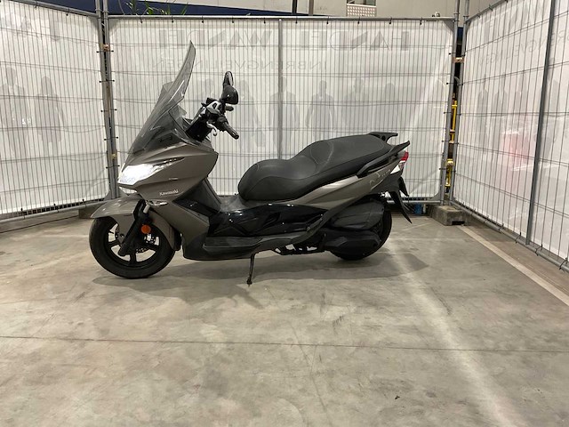 Kawasaki - scooter - j300 abs se - motorscooter - afbeelding 9 van  15