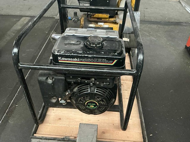 Kawasaki fe 250 stroomaggregaat - afbeelding 7 van  7