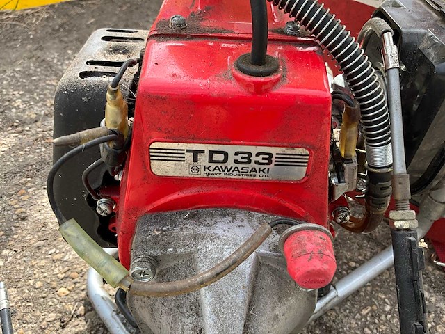 Kawasaki td33 bosmaaier - afbeelding 3 van  4