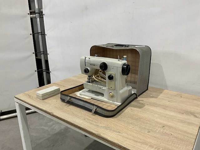 Kayser - naaimachine - afbeelding 1 van  5
