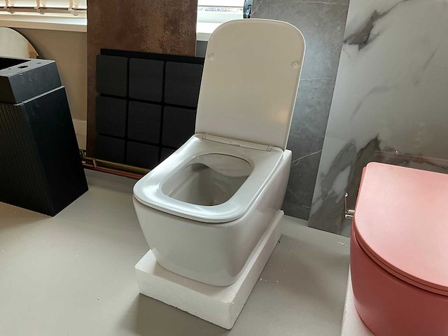 Kayvit toilet met softclose toiletbril (10x) - afbeelding 1 van  4