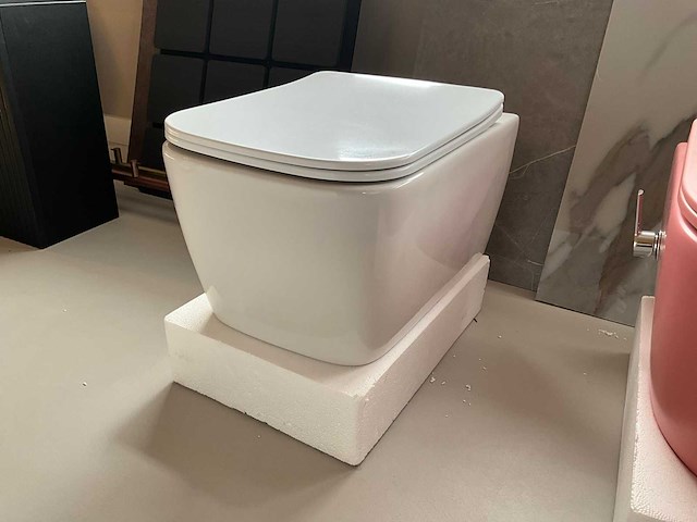 Kayvit toilet met softclose toiletbril (10x) - afbeelding 2 van  4