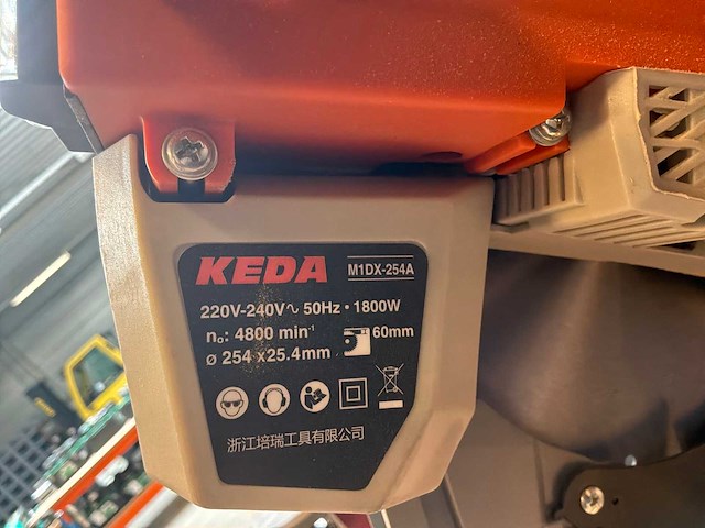 Keda m1dx-254a afkort / tafelzaag machine - afbeelding 11 van  11