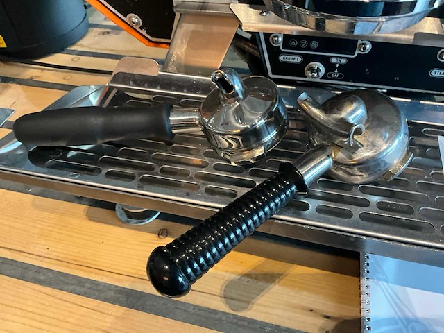 Kees van der westen - spirit 2-groeps - espresso machine - afbeelding 12 van  15