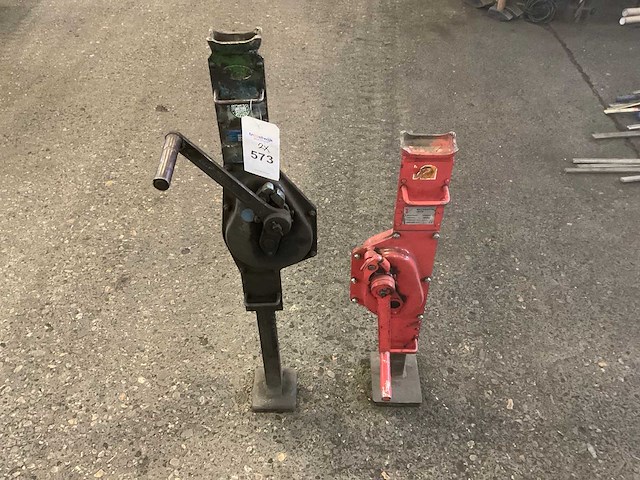 Kelderwinde / dommekracht (2x) - afbeelding 1 van  11