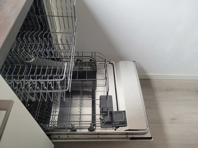 Keller - keuken met aeg/pelgrim apparatuur - afbeelding 23 van  28