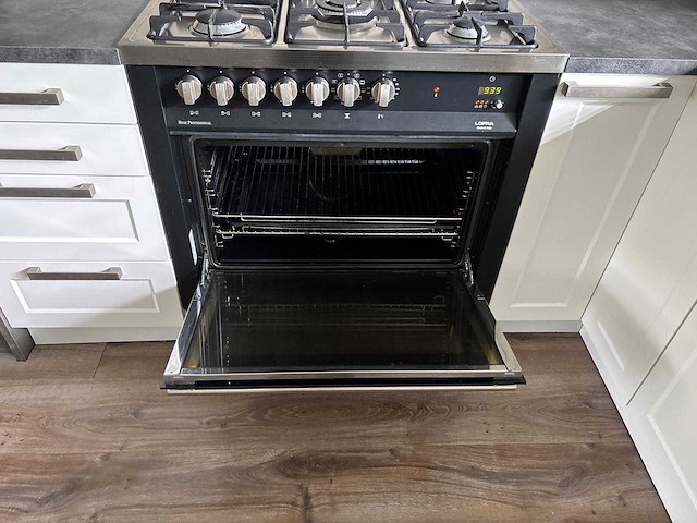 Keller - keuken met apparatuur - afbeelding 1 van  4