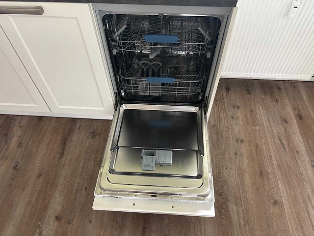 Keller - keuken met apparatuur - afbeelding 2 van  4