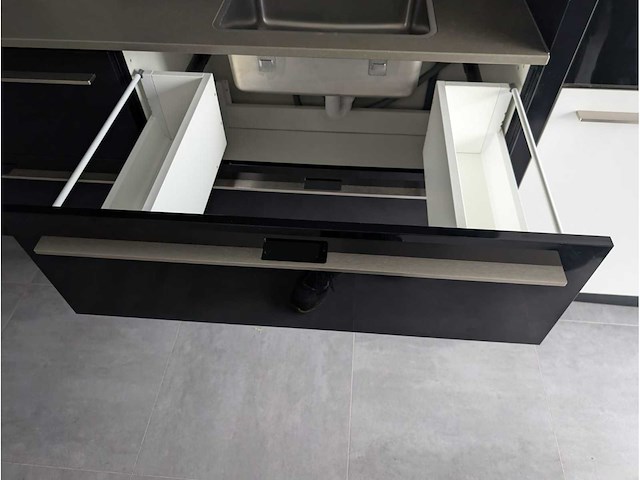 Keller - keuken met bauknecht apparatuur - afbeelding 3 van  26