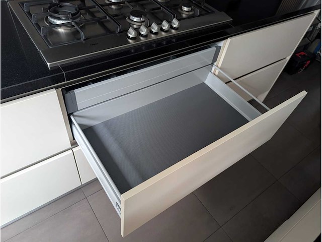Keller - keuken met pelgrim apparatuur - afbeelding 2 van  11