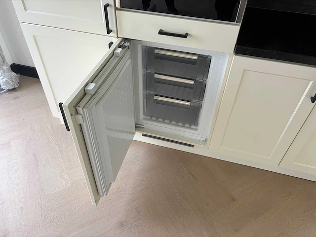 Keller - keuken met siemens apparatuur - afbeelding 3 van  16