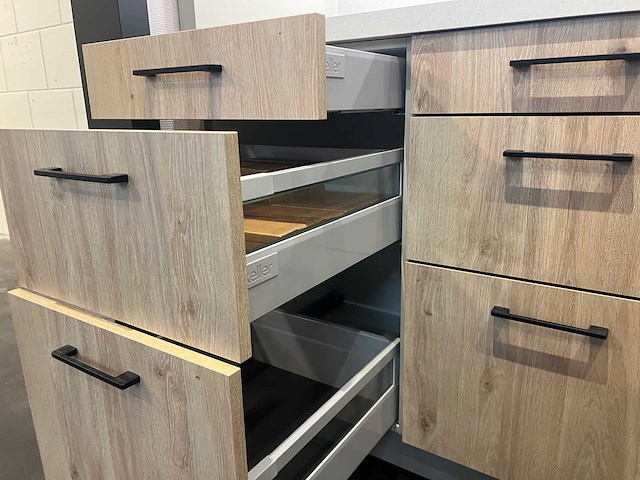 Keller - showroomkeuken (c) - afbeelding 16 van  30