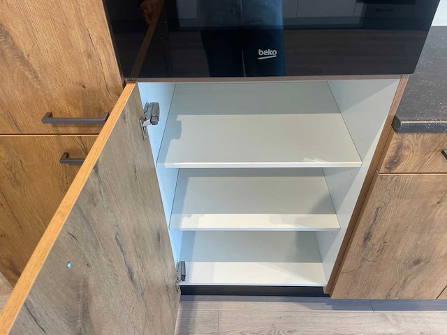 Keller - showroomkeuken met apparatuur - afbeelding 2 van  24