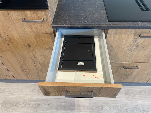 Keller - showroomkeuken met apparatuur - afbeelding 4 van  24