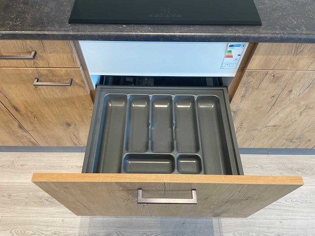 Keller - showroomkeuken met apparatuur - afbeelding 6 van  24