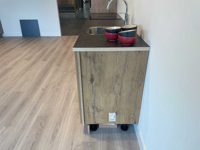 Keller - showroomkeuken met apparatuur - afbeelding 18 van  24