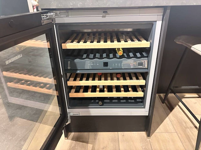 Keller - showroomkeuken met apparatuur - afbeelding 2 van  20