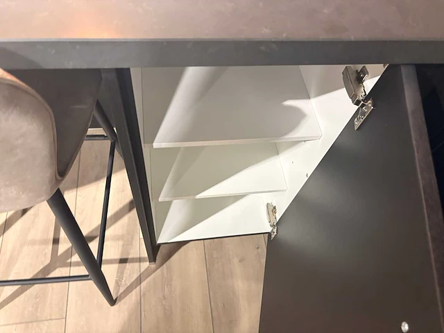 Keller - showroomkeuken met apparatuur - afbeelding 4 van  20
