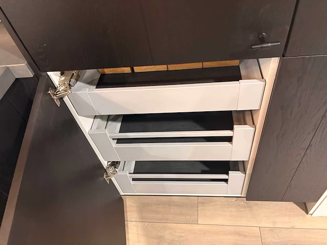 Keller - showroomkeuken met apparatuur - afbeelding 5 van  20